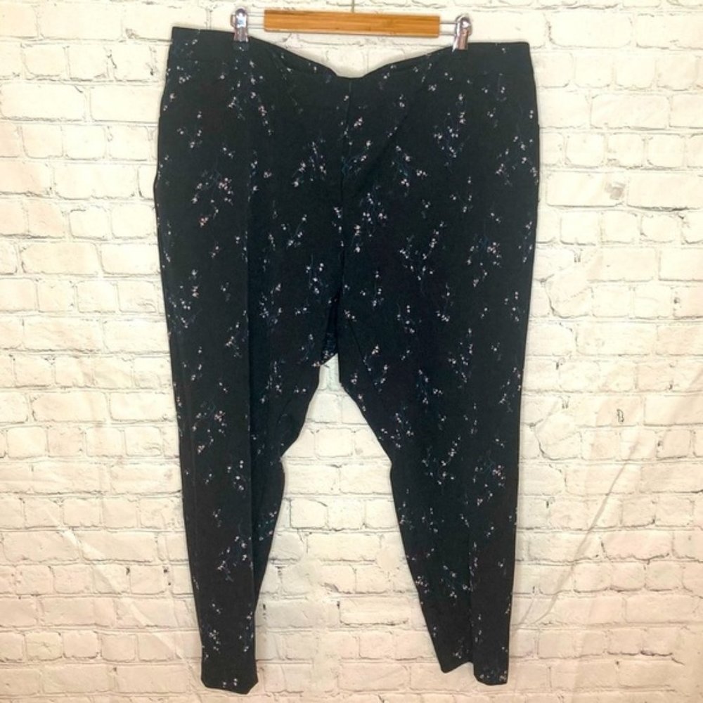 Reitmans black and small floral ankle pants